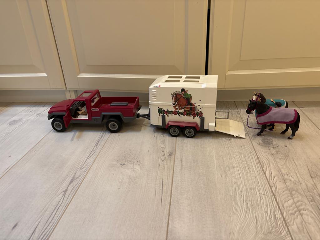 Schleich paardentrailer met pick-up en accessoires, Ophalen of Verzenden, Gebruikt