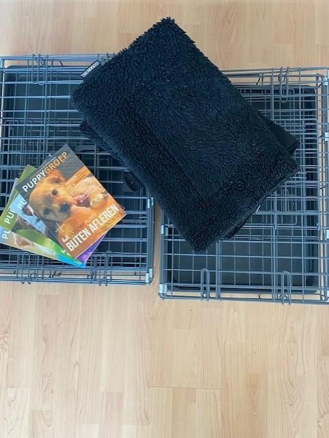 2x Adori hondenbench, 2x benchkleed, 4 handboeken., Dieren en Toebehoren, Ophalen, Zo goed als nieuw