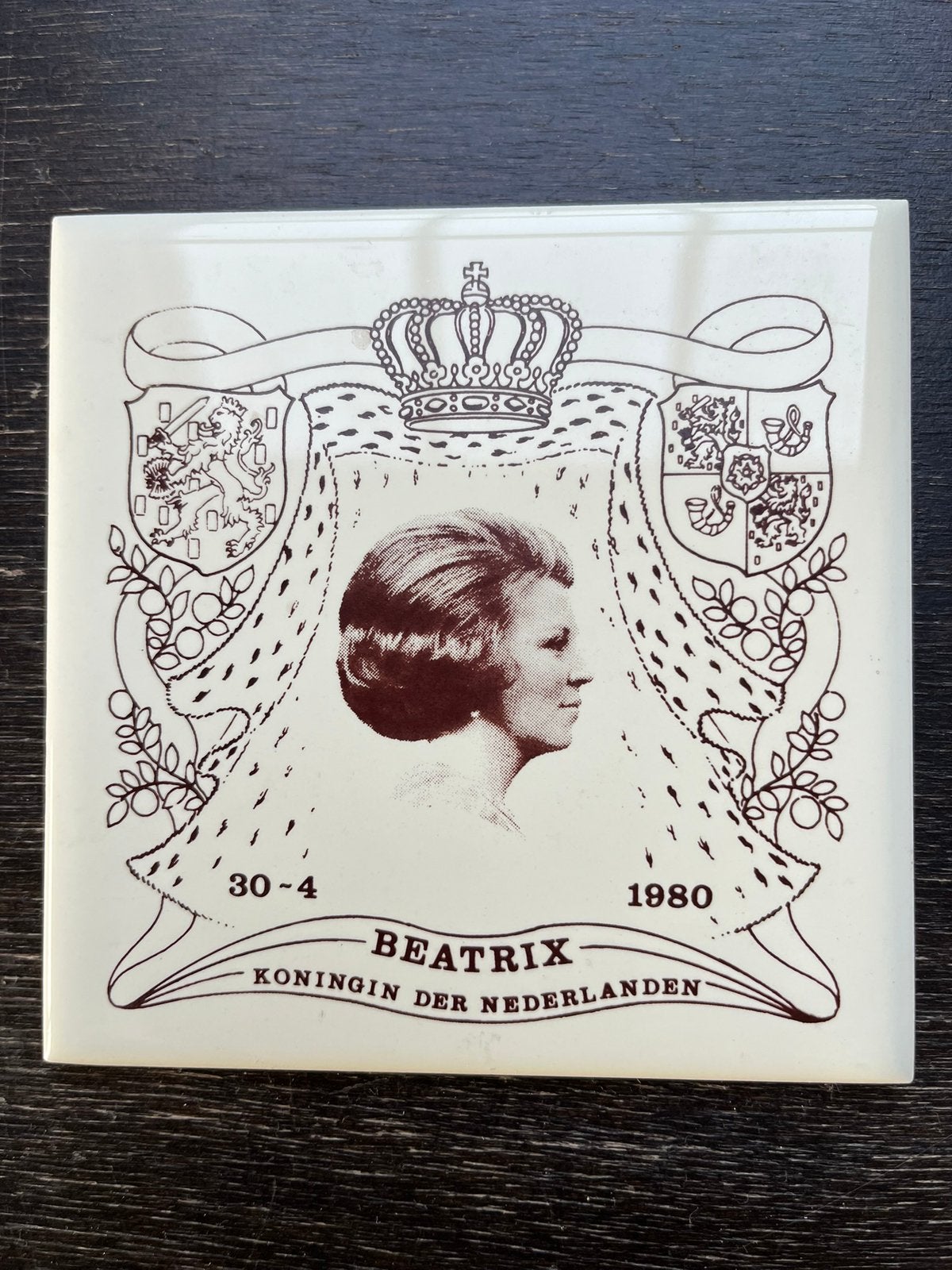 Tegel ter ere van kroning Prinses Beatrix 1980, Verzamelen, Koninklijk Huis en Royalty, Ophalen of Verzenden
