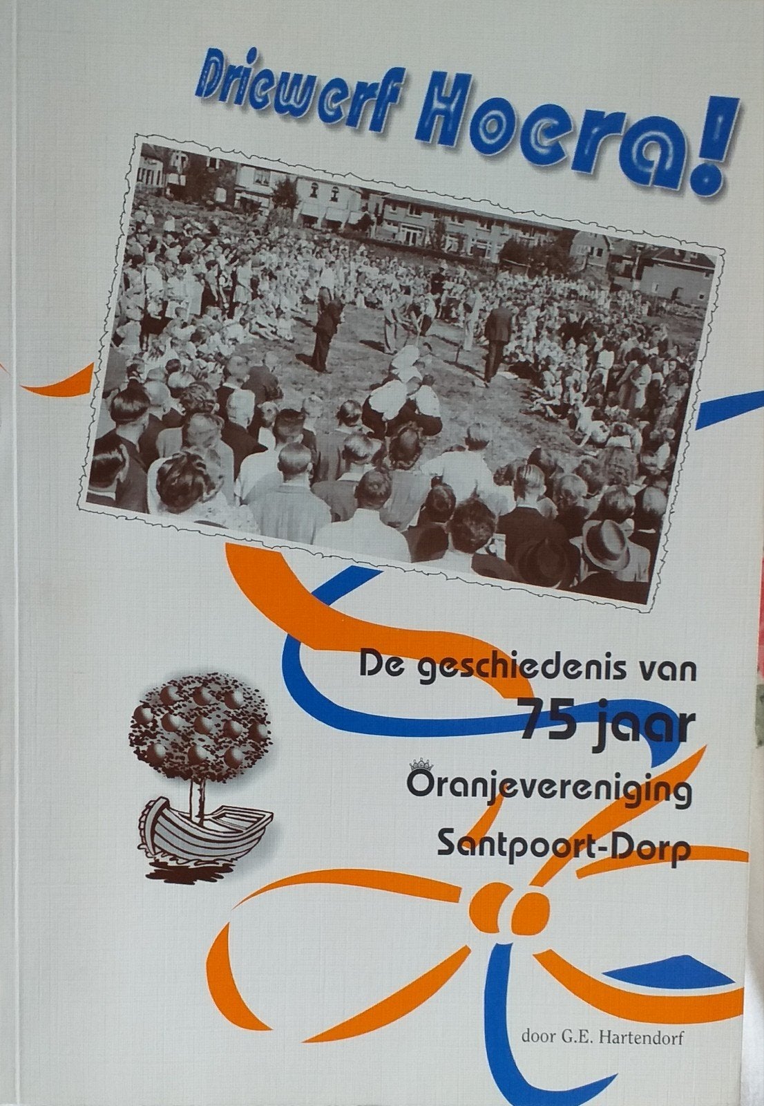 Driewerf Hoera! 75 jaar Oranjevereniging Santpoort-Dorp, Ophalen of Verzenden, 20e eeuw of later, Zo goed als nieuw, G.E. Hartendorf