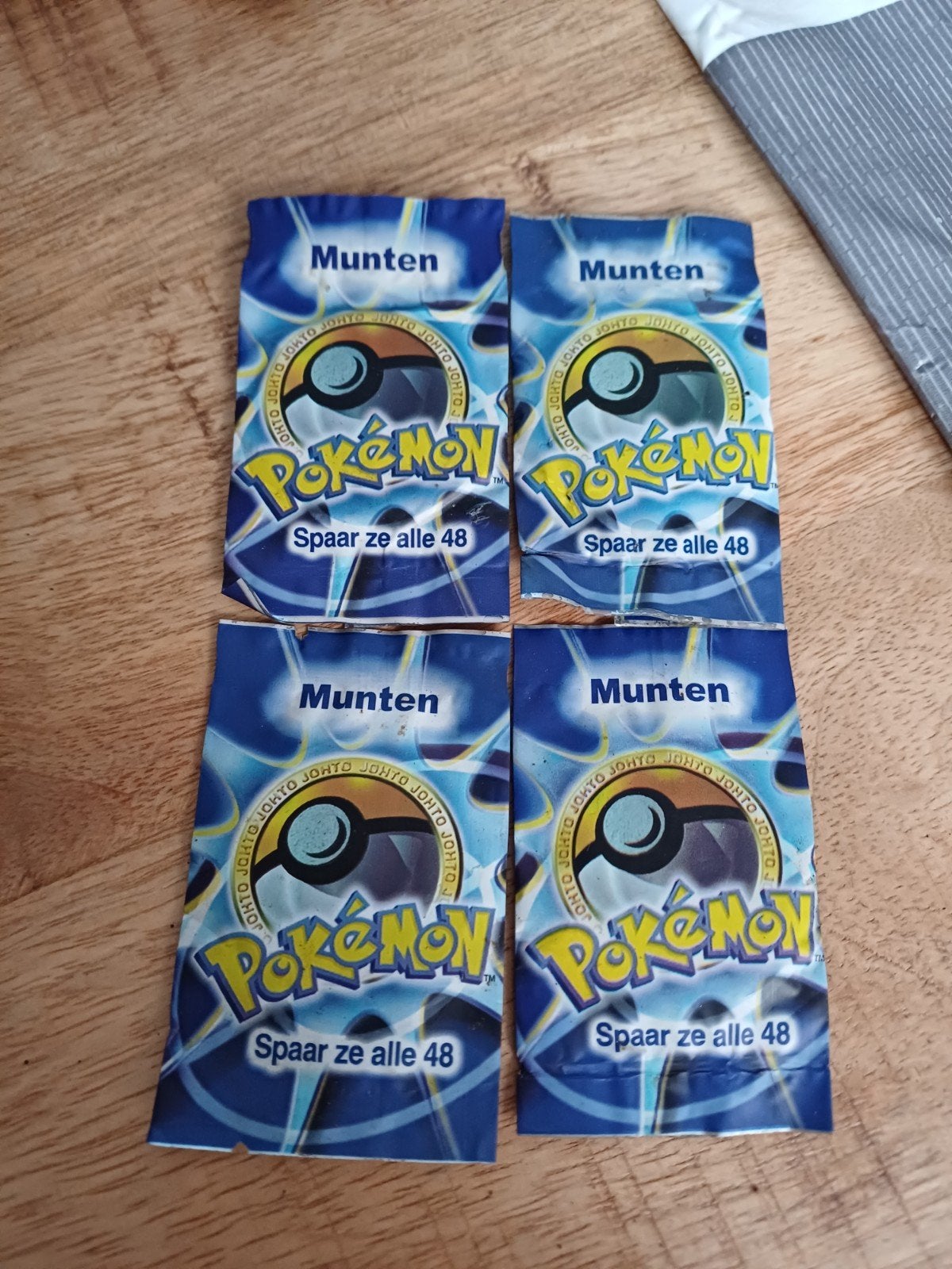4x pokemon coins sealed super de boer, Verzenden
