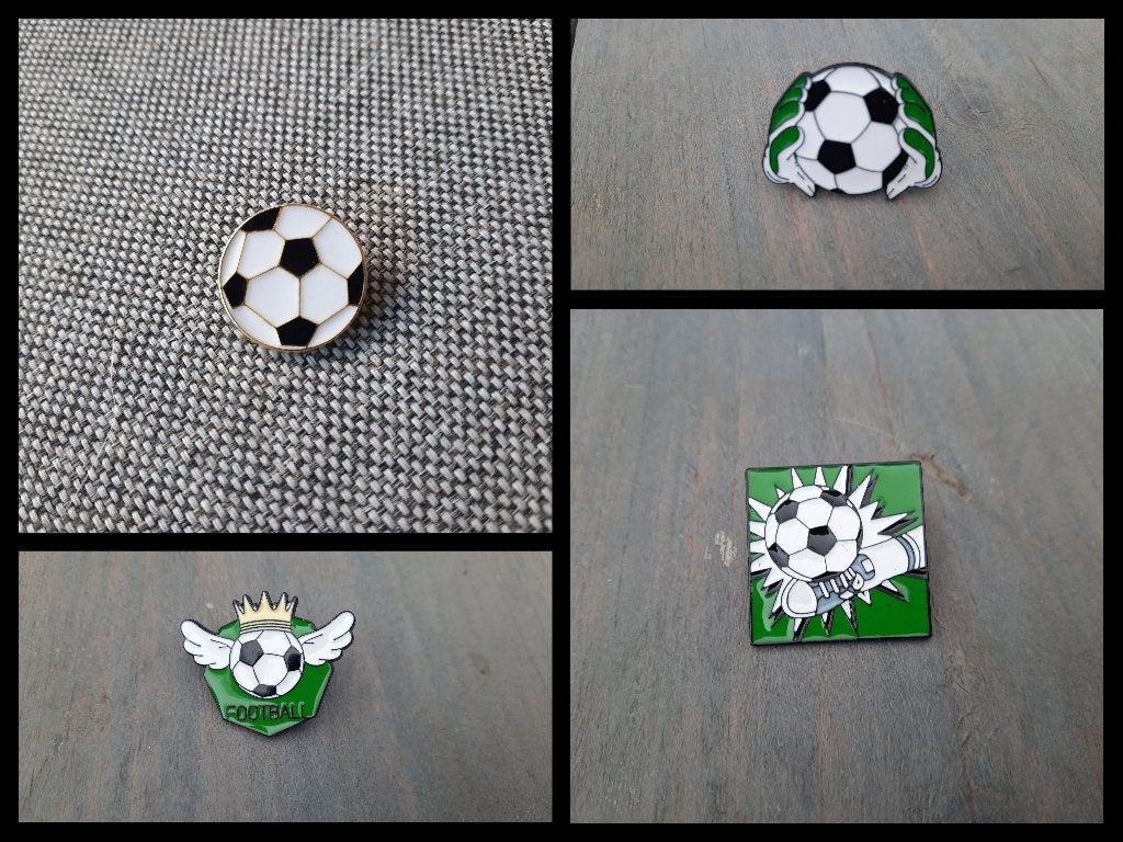 4 leuke voetbal pins te koop, Verzamelen, Speldjes, Pins en Buttons, Ophalen of Verzenden, Nieuw, Sport, Speldje of Pin