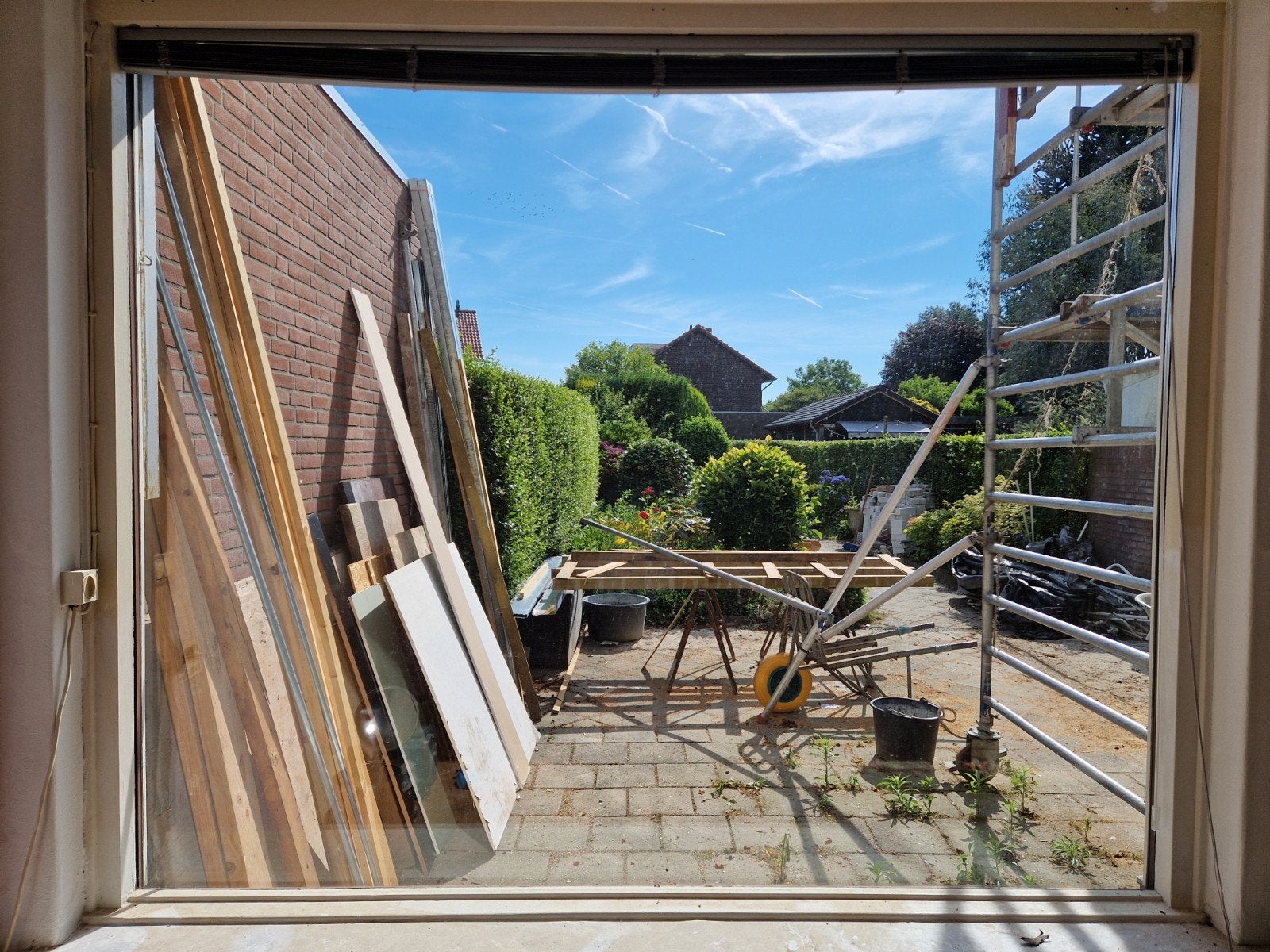 Raam kozijn inclusief glas en raam+deur in een kozijnen., Doe-het-zelf en Verbouw, Kozijnen en Schuifpuien, Deurkozijn, Inclusief glas