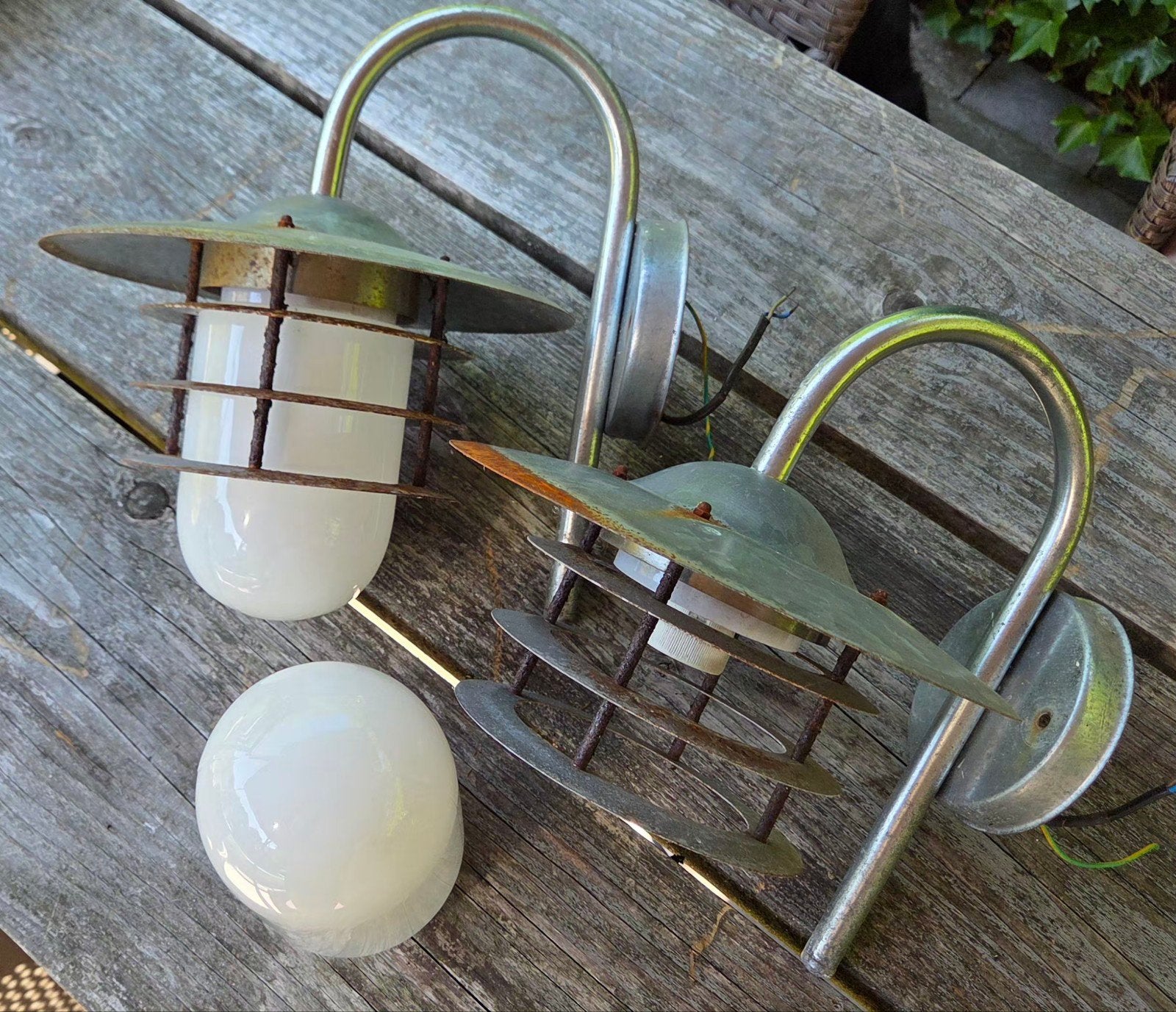 2 zinken buitenlampen set €15,-, Ophalen