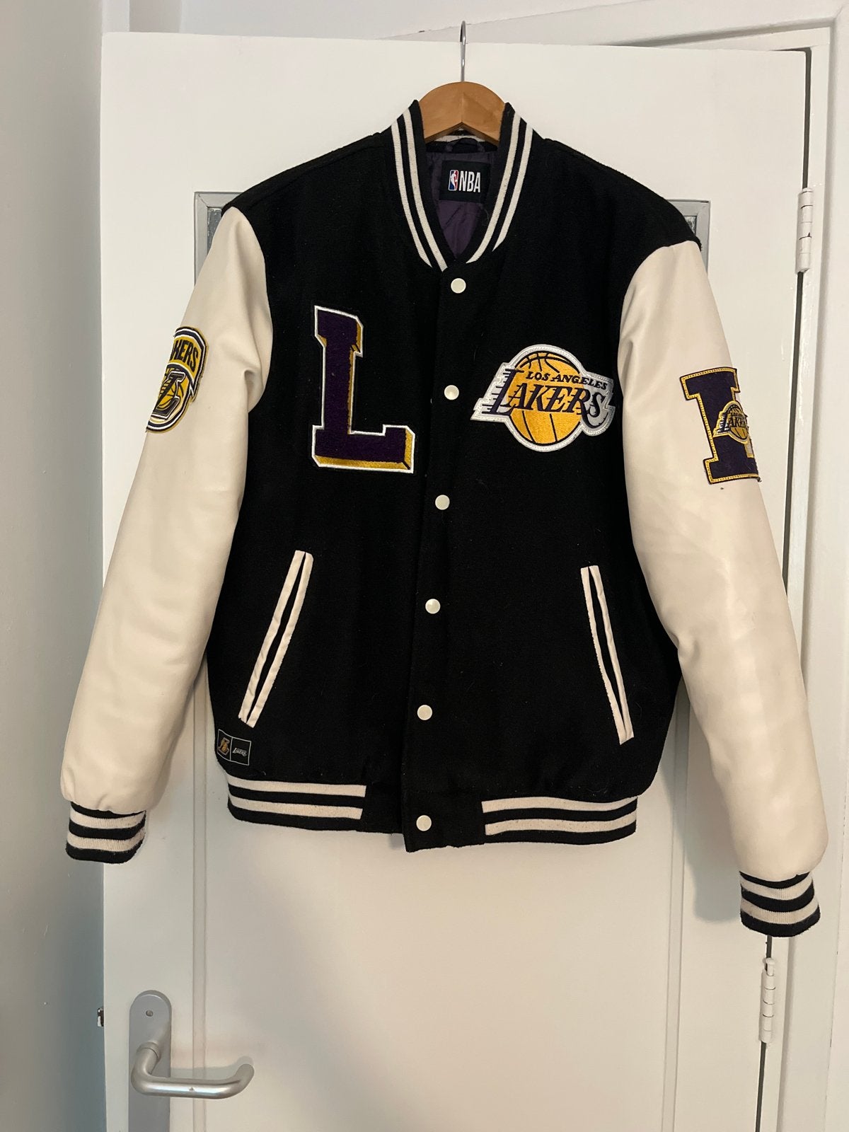 NBA Los Angeles Lakers Varsity Jacket, Ophalen of Verzenden, Gedragen, Maat 48/50 (M), Zwart