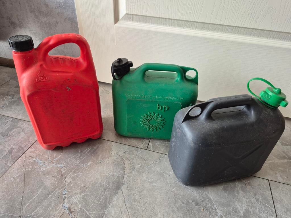 Brandstof jerrycan, Ophalen