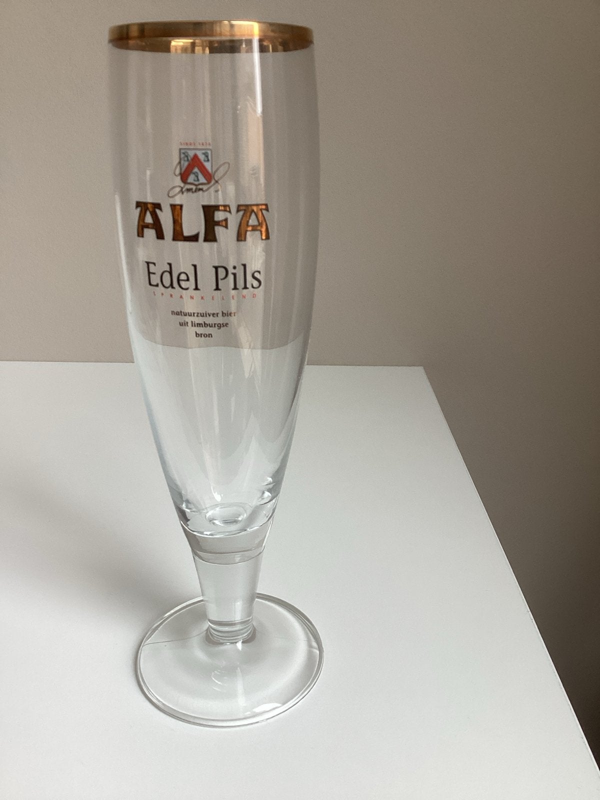 Alfa Edel Pils bierglas met gouden rand, Ophalen of Verzenden, Zo goed als nieuw, Overige merken, Glas