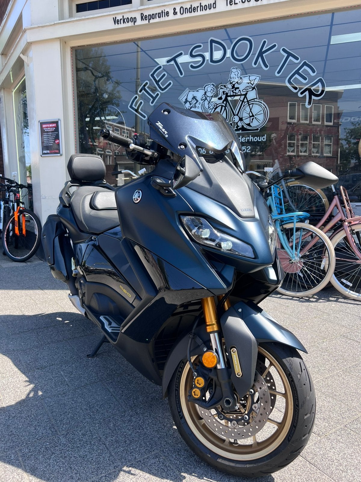 Yamaha TMAX 560 Tech Max 2023 top staat, 560 cc, Particulier, Handvatverwarming, Automaat