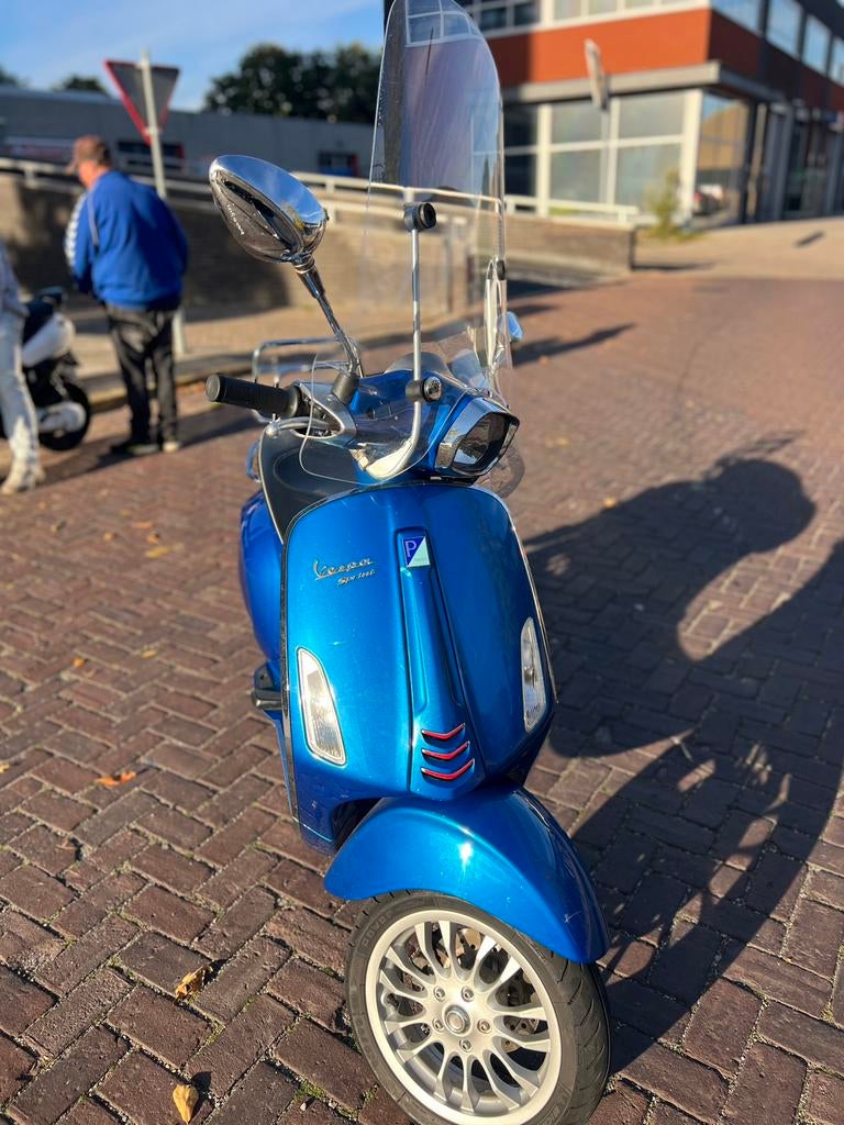Vespa sprint, Ophalen, Zo goed als nieuw, Benzine