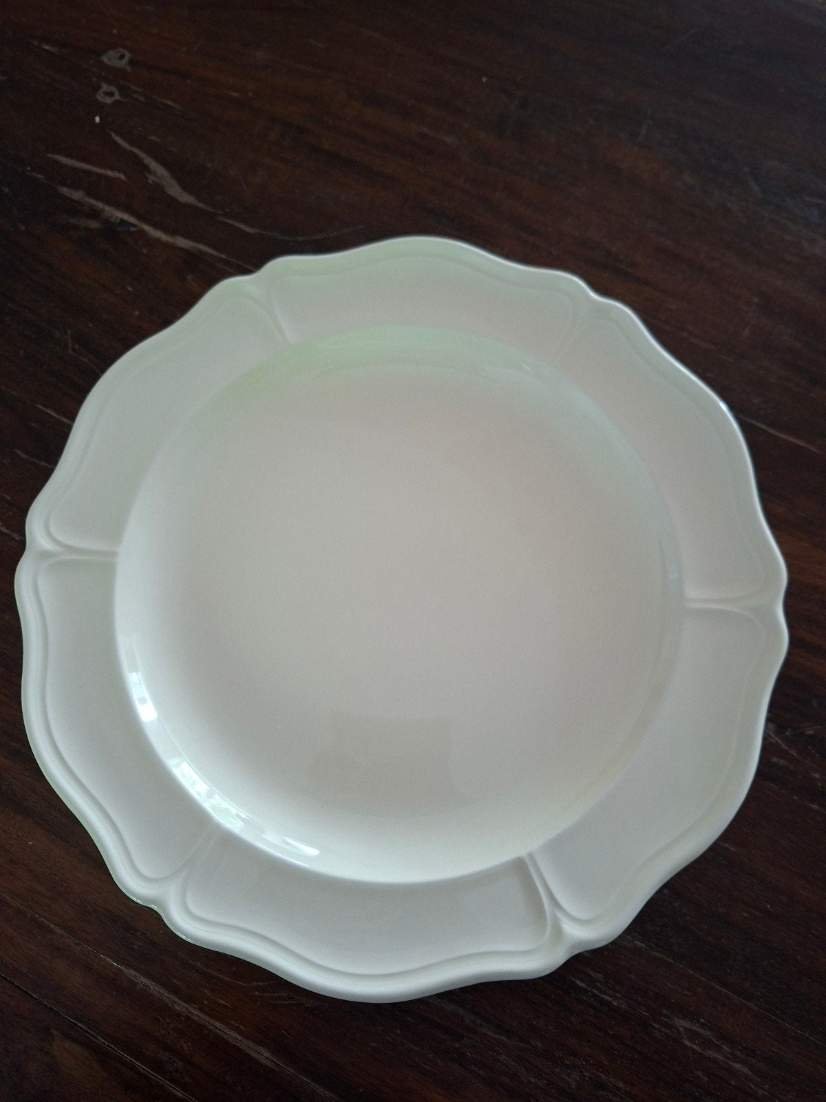 Wedgewood rond bord, doorsnede 32 cm, Huis en Inrichting, Ophalen of Verzenden, Zo goed als nieuw, Aardewerk, Bord(en)