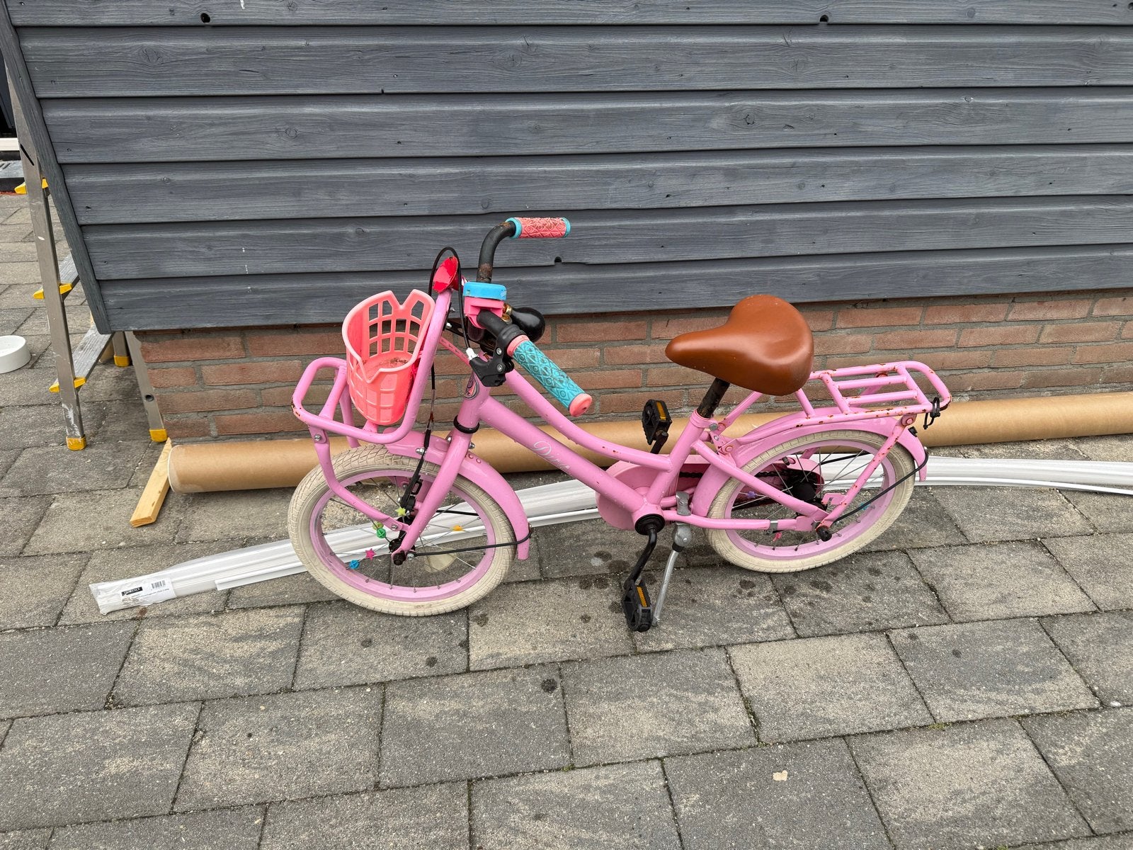 Roze kinderfiets met mandje en bagagedrager, Ophalen, Gebruikt, Terugtraprem, 16 tot 20 inch