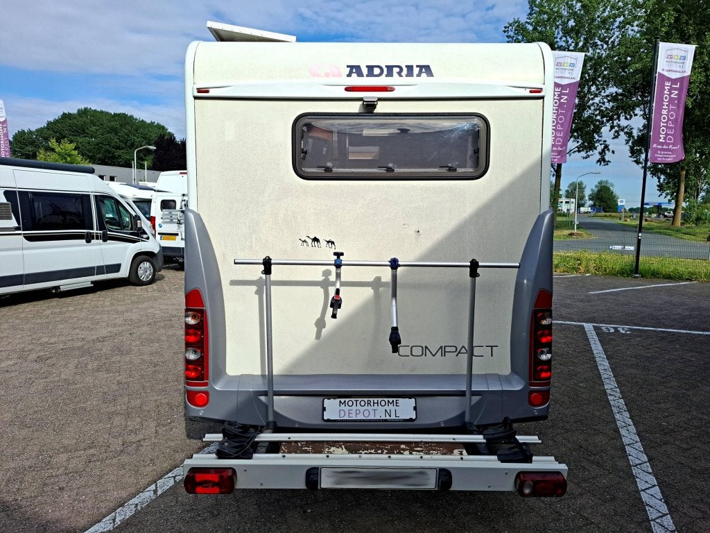 Adria Compact SP Zonnepaneel|Fietsendrager, Caravans en Kamperen, Campers, Chemisch toilet, Ringverwarming, Buitenlamp, Bedrijf