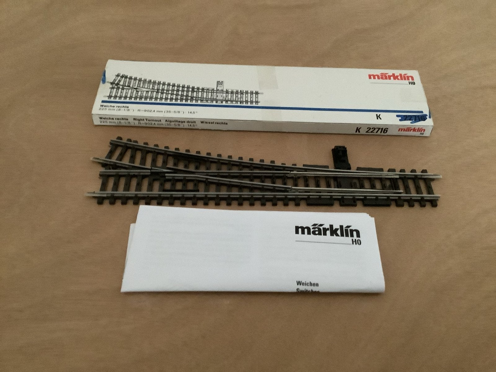 Märklin K-rail 22716 Slanke Wissel R (2 stuks beschikbaar), Wisselstroom, Gebruikt, Rails, Ophalen of Verzenden