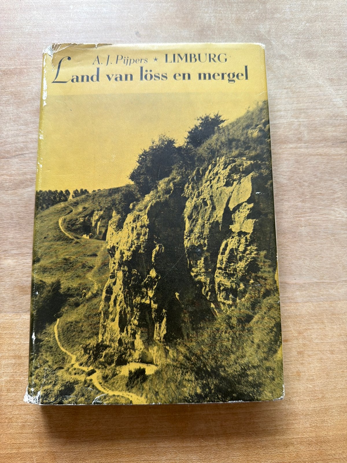Land van Löss en Mergel - A.J. Pijpers - Limburg, Ophalen of Verzenden, Zo goed als nieuw, Natuur algemeen