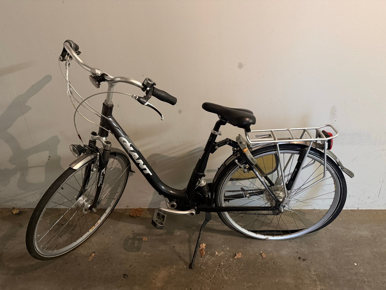 Giant damesfiets met lage instap - moet nieuwe achterband, Ophalen, Velgrem, Giant, 50 tot 53 cm