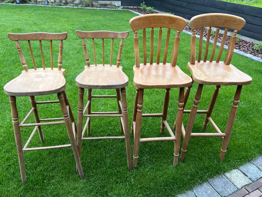 Set van 2 originele Oirschotse krukken en 2 andere, Ophalen