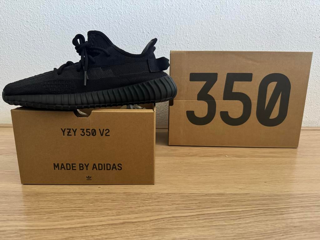 Adidas Yeezy Boost 350 V2 'Onyx' - Nieuw in doos, Ophalen of Verzenden, Nieuw, Zwart, Sneakers of Gympen