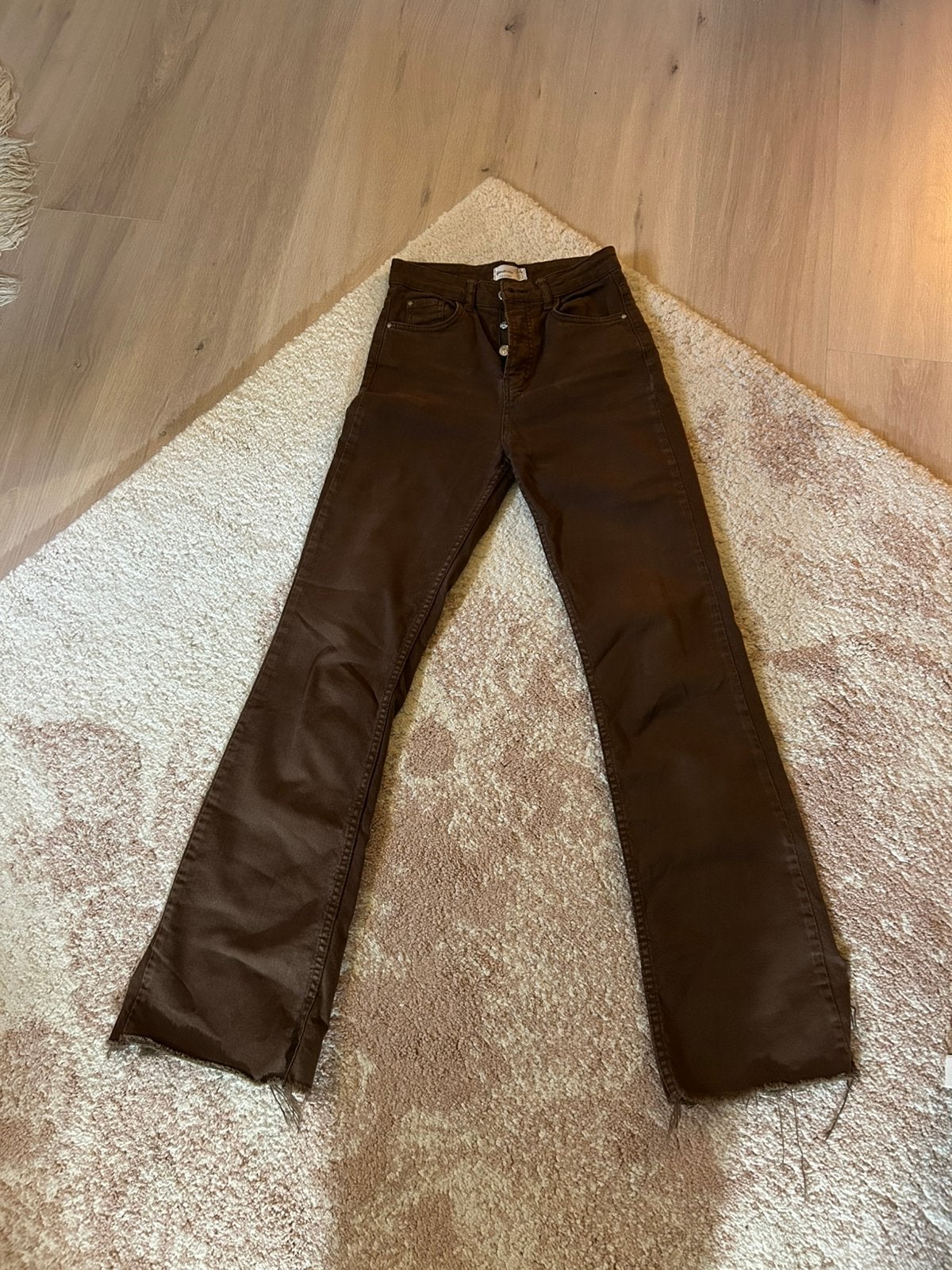 Highwaist klokkende jeans Stradivarius, Kleding | Dames, Bruin, Ophalen of Verzenden, Zo goed als nieuw, Maat 34 (XS) of kleiner