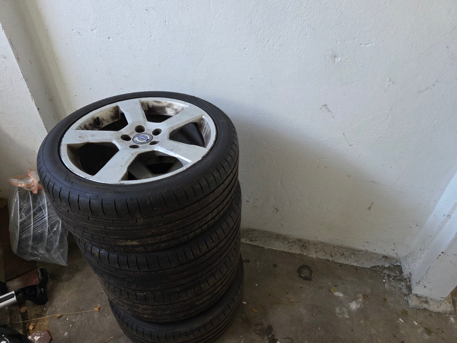 Volvo 245/40Z R18 velgen met zomerbanden, Auto-onderdelen, Banden en Velgen, Ophalen, Gebruikt, Banden en Velgen, 17 inch