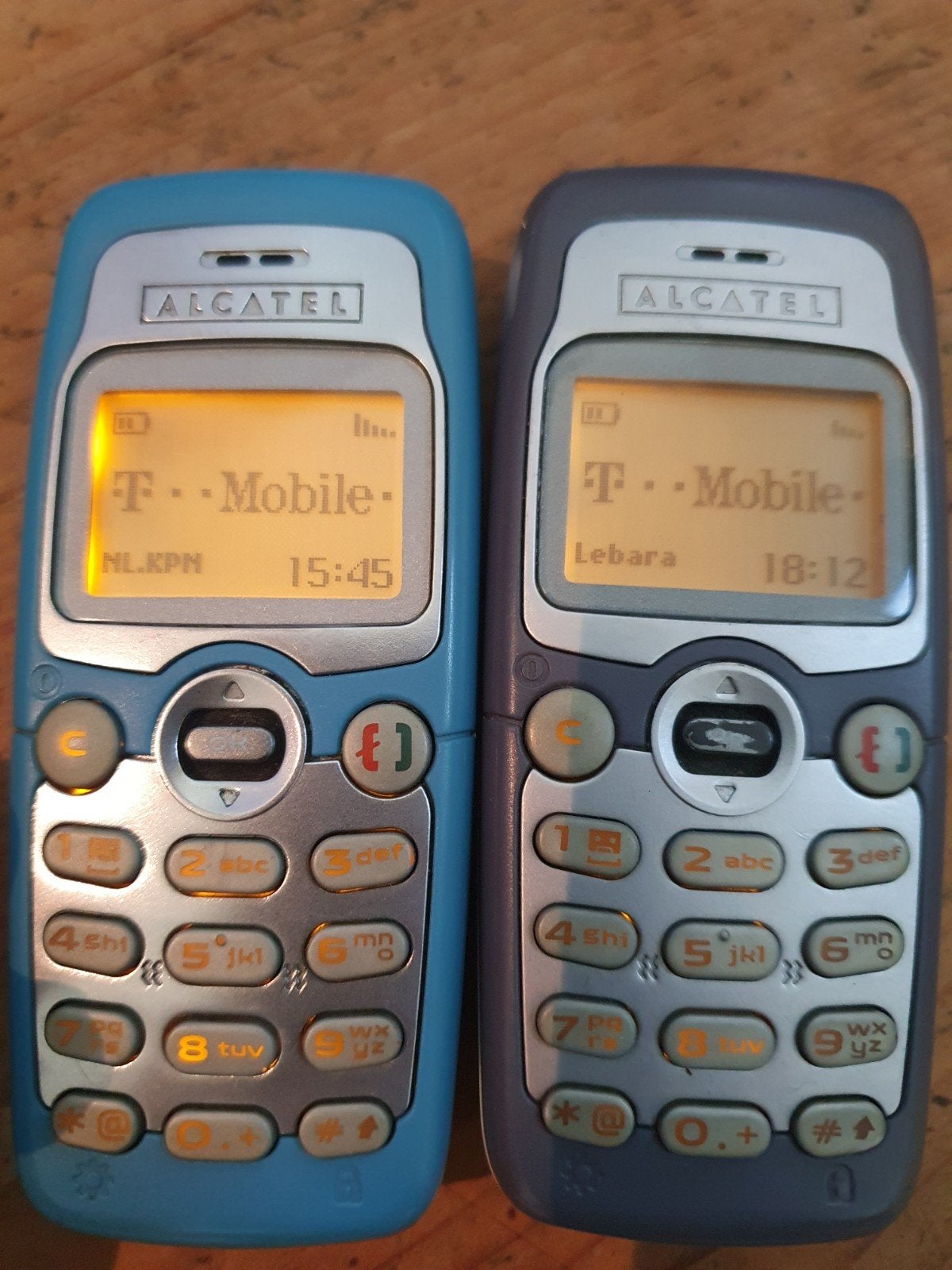 Alcatel One Touch 331 mobiele telefoons  2x (vintage), Telecommunicatie, Ophalen, Gebruikt, Geen camera, Klassiek of Candybar