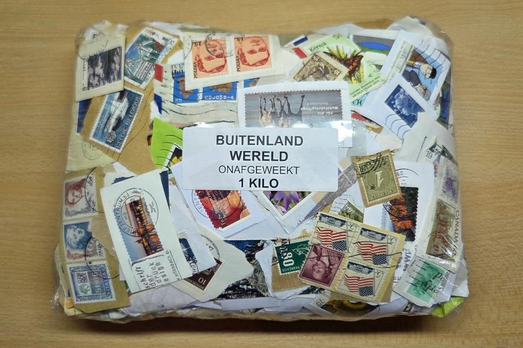Pakket met 1 kilo buitenlandse postzegels onafgeweekt wereld, Postzegels en Munten, Postzegels | Volle albums en Verzamelingen