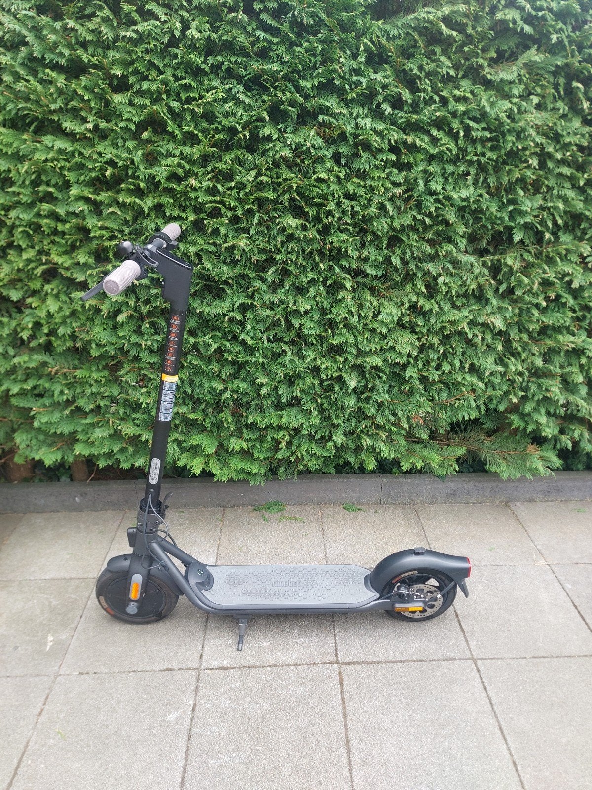 Segway Ninebot F25E II elecktrische step, Fietsen en Brommers, Steps, Ophalen, Zo goed als nieuw, Elektrische step (E-scooter)