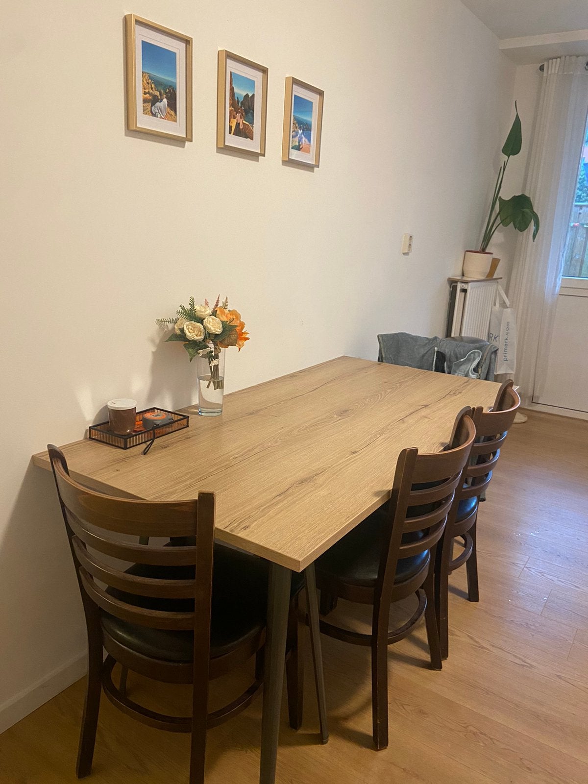 Dining table with four chairs and  shoes kast, Ophalen of Verzenden, Zo goed als nieuw, Rechthoekig, 50 tot 100 cm