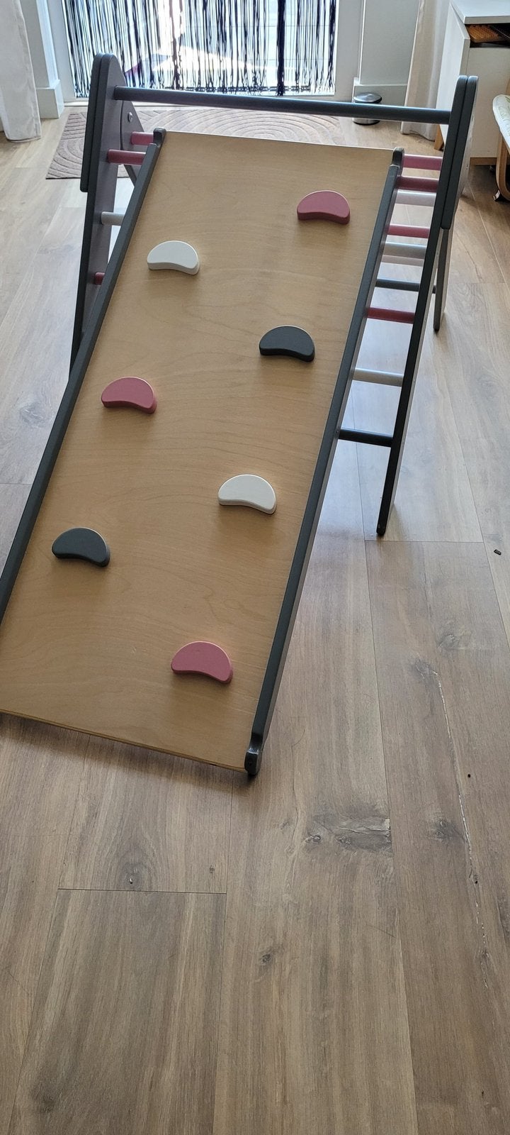 Houten klimrek grijs/roze - Montessori speelgoed, Kinderen en Baby's, Speelgoed | Buiten | Speeltoestellen, Ophalen, Zo goed als nieuw