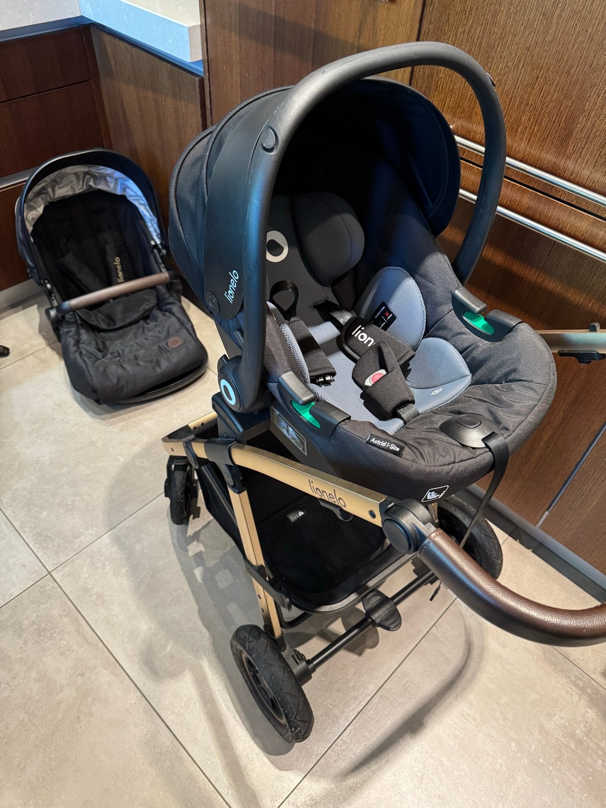 Lionelo Amber 3-in-1 Kinderwagen met Isofix Base, Overige merken, Autogordel of Isofix, Verstelbare rugleuning, Ophalen of Verzenden