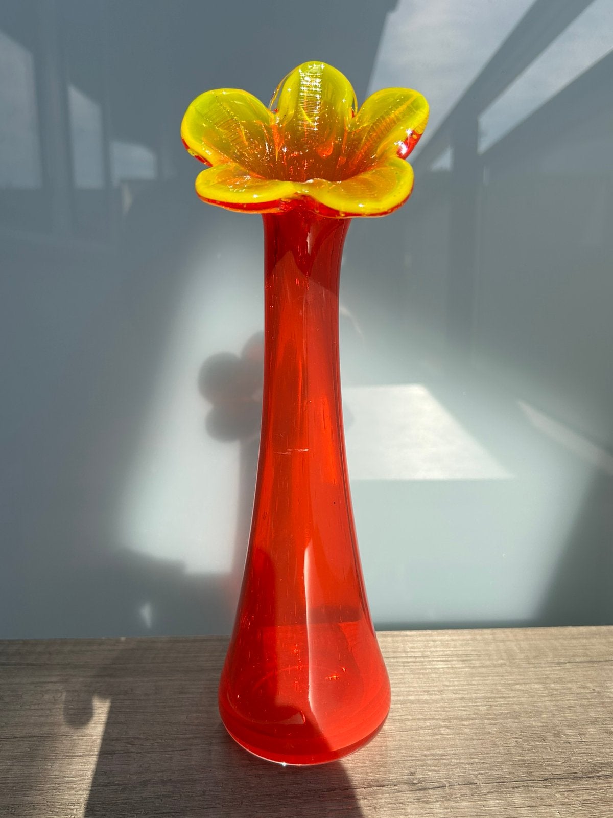 Bloemvaas rood/geel (handgemaakt), Handgemaakt, Ophalen of Verzenden, Rood, Glas