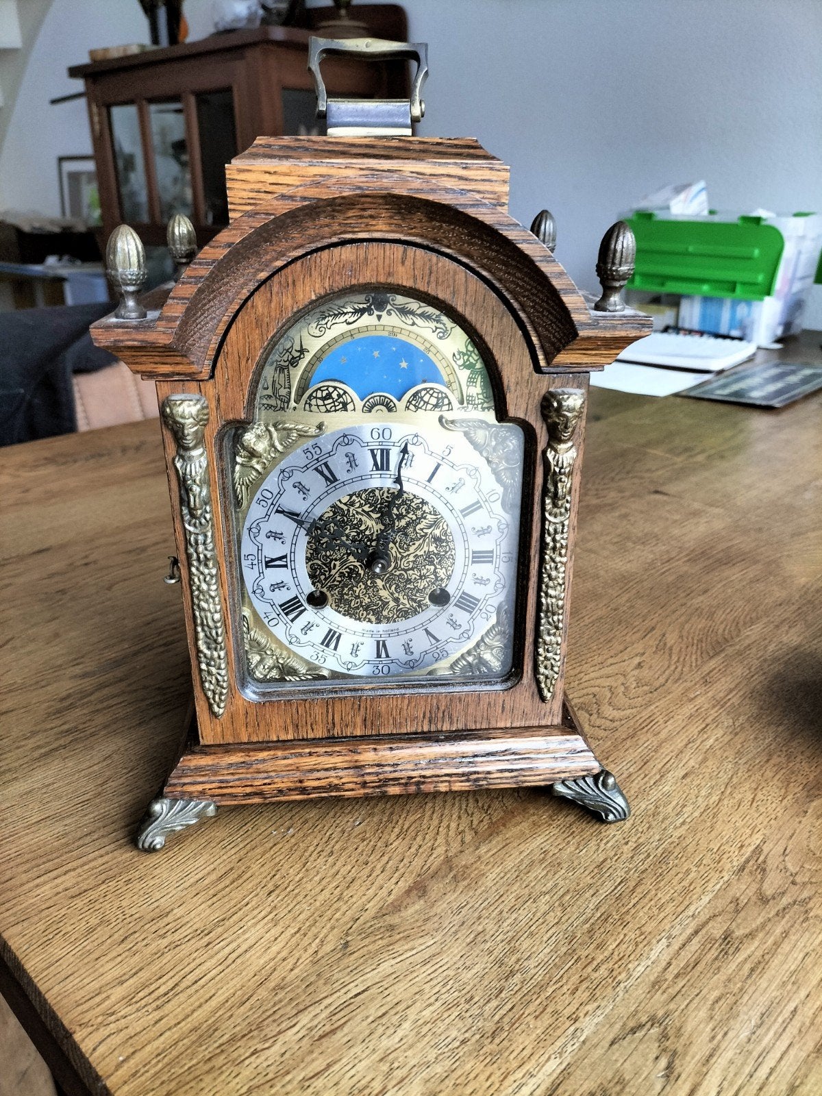 Antieke tafelklok met maanfase en slagwerk, Ophalen