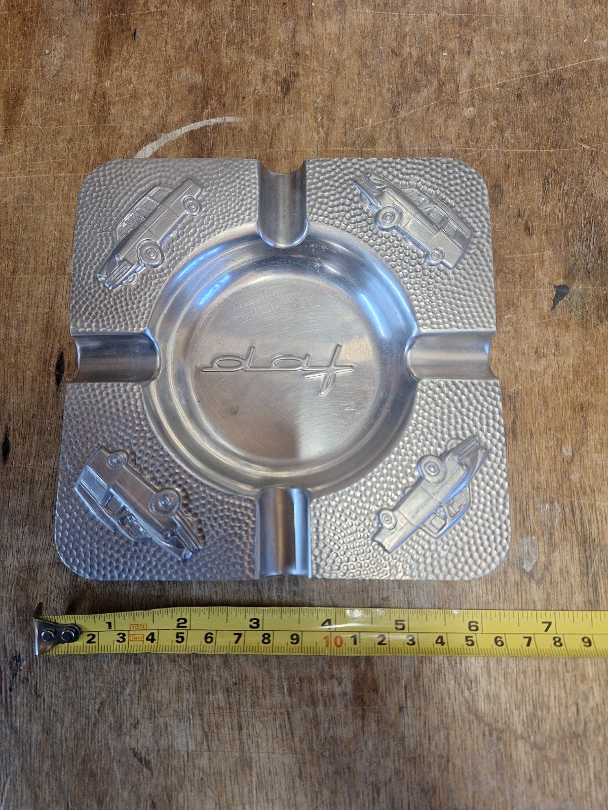 Vintage DAF asbak met auto's - Aluminium jaren 50, Ophalen of Verzenden, Gebruikt, Auto's