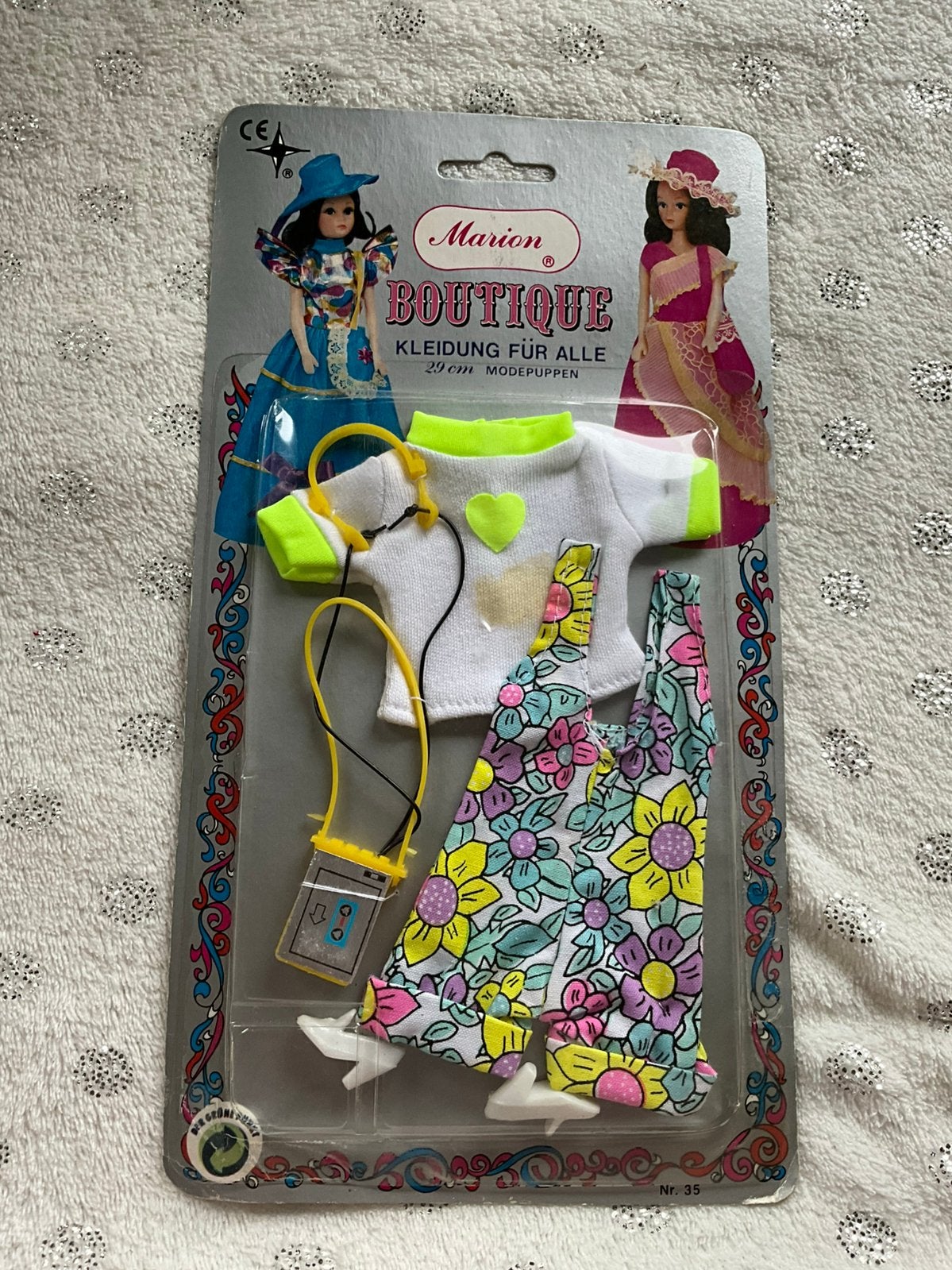 Vintage gesealde outfit voor pop met hakken en walkman, Verzamelen, Poppen, Ophalen of Verzenden, Nieuw