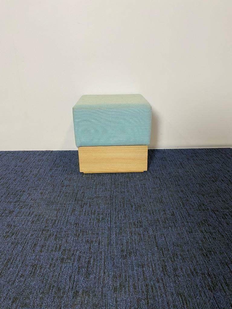 3 x Poef, blauwe stof, beuken hout, 47 x 47 x 47 cm., Ophalen, Minder dan 50 cm, Gebruikt, Vierkant