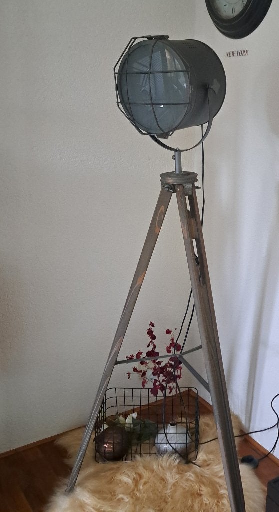 Industriële vloerlamp met houten statief, Ophalen, Gebruikt, E27 (groot), Industrieel, Vintage