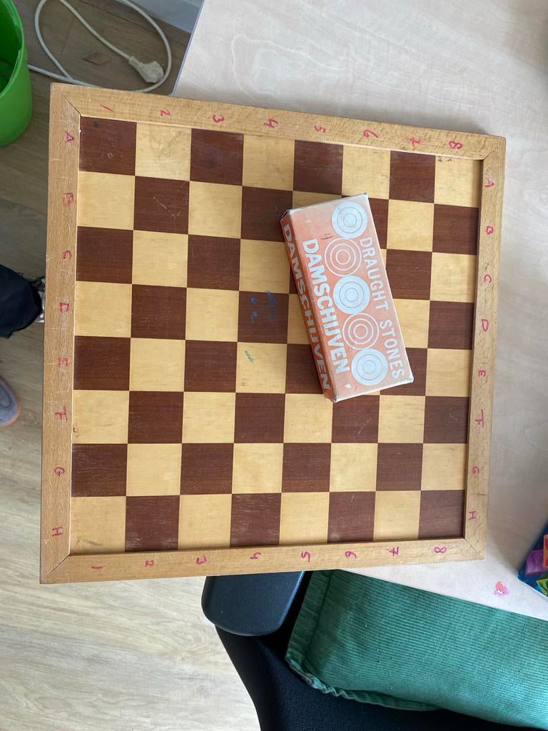 Ouderwets dambord met damschijven, Hobby en Vrije tijd, Gezelschapsspellen | Bordspellen, Een of twee spelers, Ophalen of Verzenden