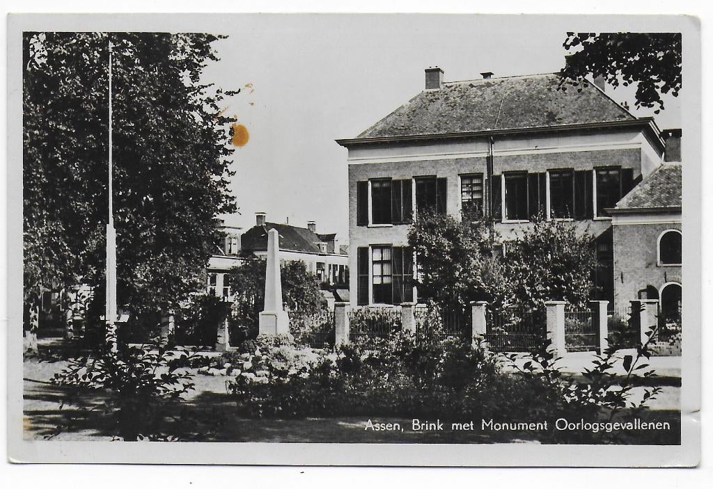 Assen Brink Oorlogsgevallenen Ansichtkaart uit 1949 B6713, Ophalen of Verzenden, 1940 tot 1960, Gelopen, Drenthe