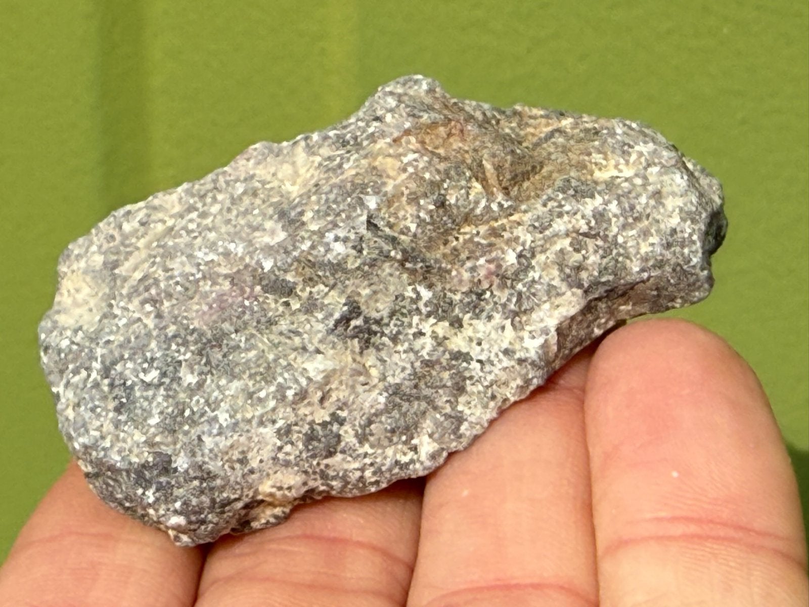 Robijn in Matrix mineralen UV Actief, Ophalen of Verzenden, Mineraal
