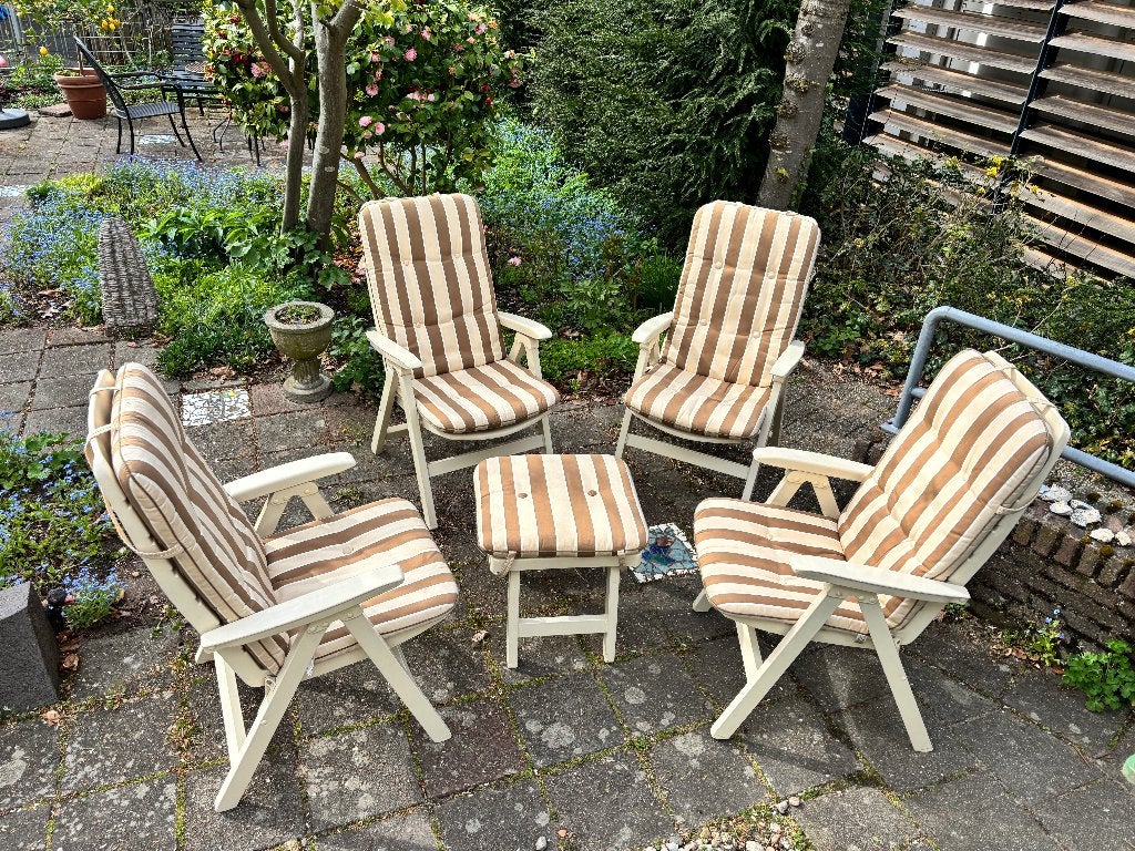 Tuinset: 4 retro stoelen met heerlijke kussens en parasol, Tuin en Terras, Tuinsets en Loungesets, Ophalen, 4 zitplaatsen, Kunststof