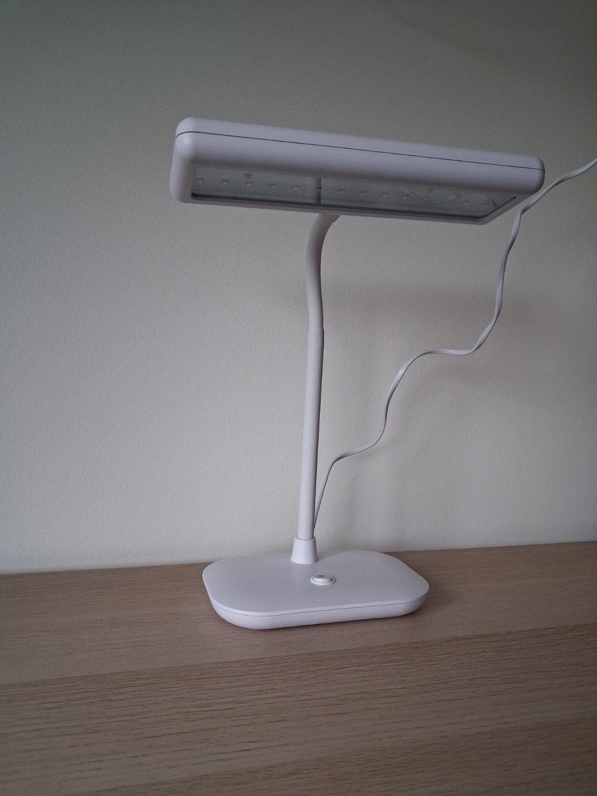 Witte LED Bureaulamp met Flexibele Hals en Schakelaar, Huis en Inrichting, Bureaulamp, Kunststof, Ophalen of Verzenden, Zo goed als nieuw