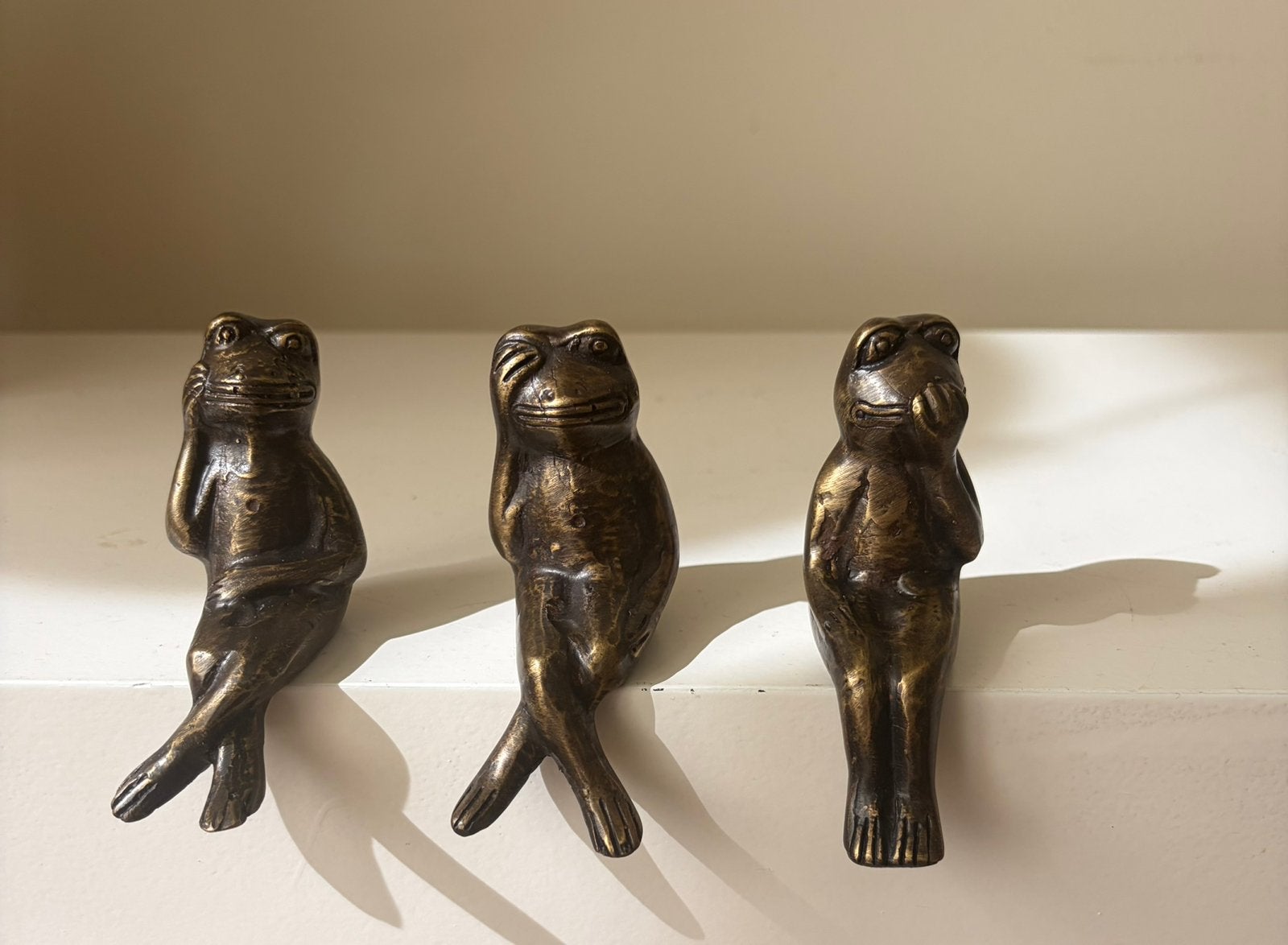 Bronzen beeldjes, 3 kikkers, horen, zien en zwijgen., Ophalen of Verzenden, Nieuw, Dier