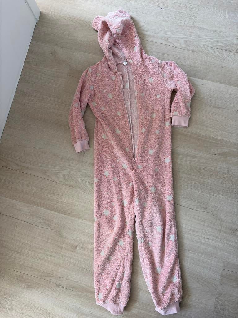 Roze Onesie met Sterren en Oortjes - Maat 110/116, Ophalen, Gebruikt, Meisje, Nacht- of Onderkleding