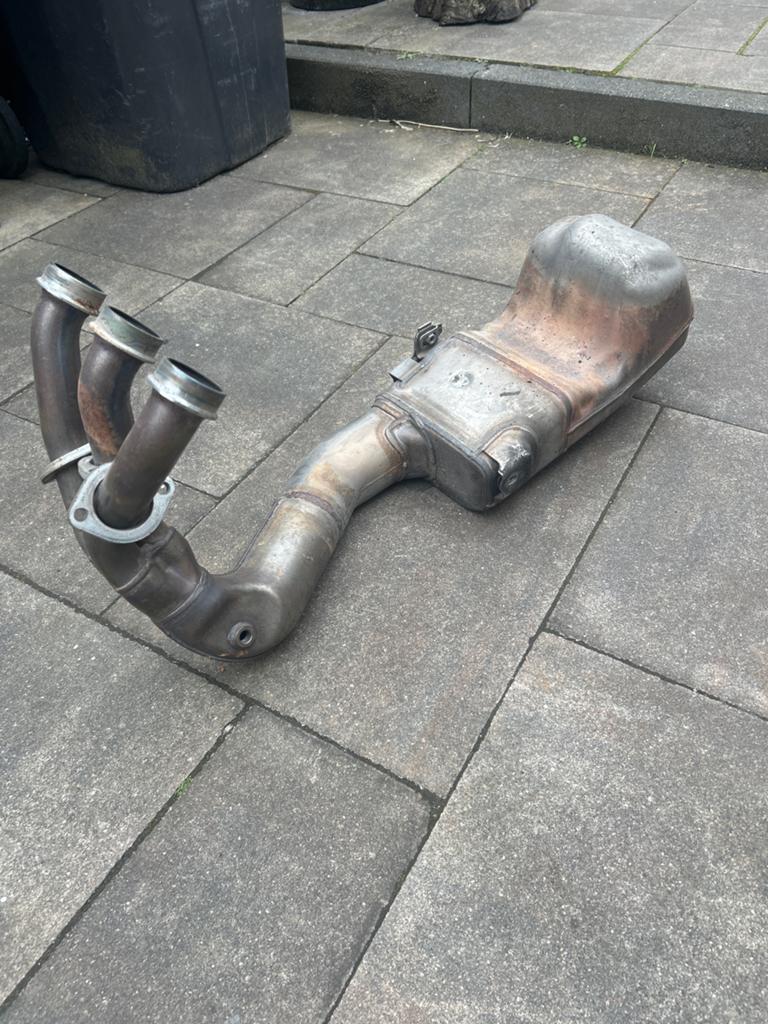 Originele uitlaat Tracer 9 GT 2021 (past ook op andere), Motoren, Ophalen, Gebruikt