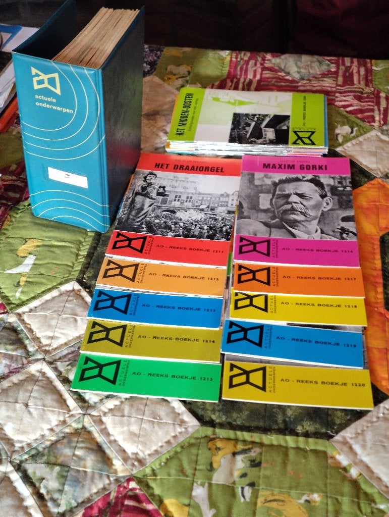 ruim 850 A&O boekjes, Boeken, Maatschappij en Samenleving, Ophalen, Gelezen, Meerdere auteurs