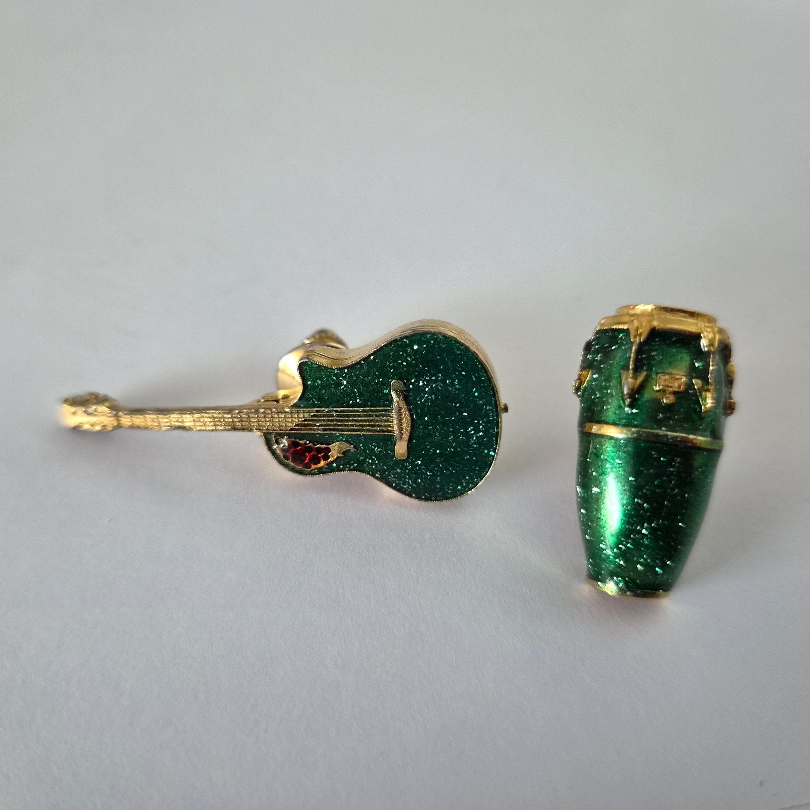 Vintage 24k Vergulde Gitaar & Conga Drum Speldjes, Ophalen of Verzenden, Gebruikt