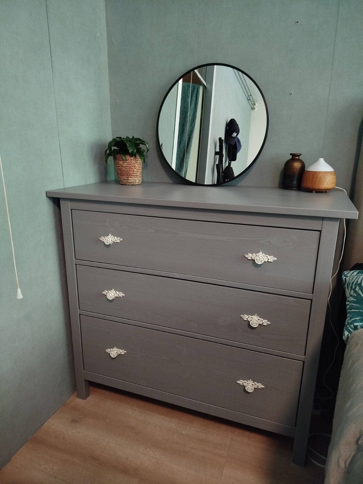 IKEA Hemnes ladekast grijs met rozenknoppen, Ophalen, Gebruikt, 100 tot 150 cm, Landelijk, Romantisch