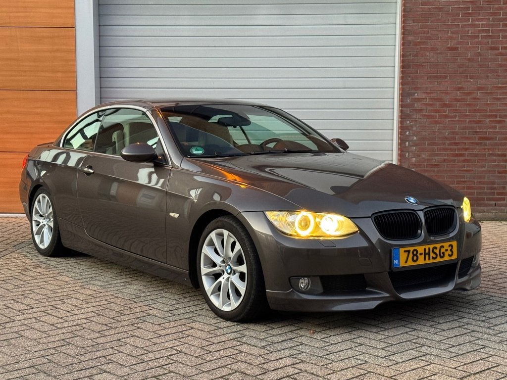 BMW 3-serie Cabrio 325i High Executive Automaat, Auto's, Dealer onderhouden, Gebruikt, Beige, 4 stoelen