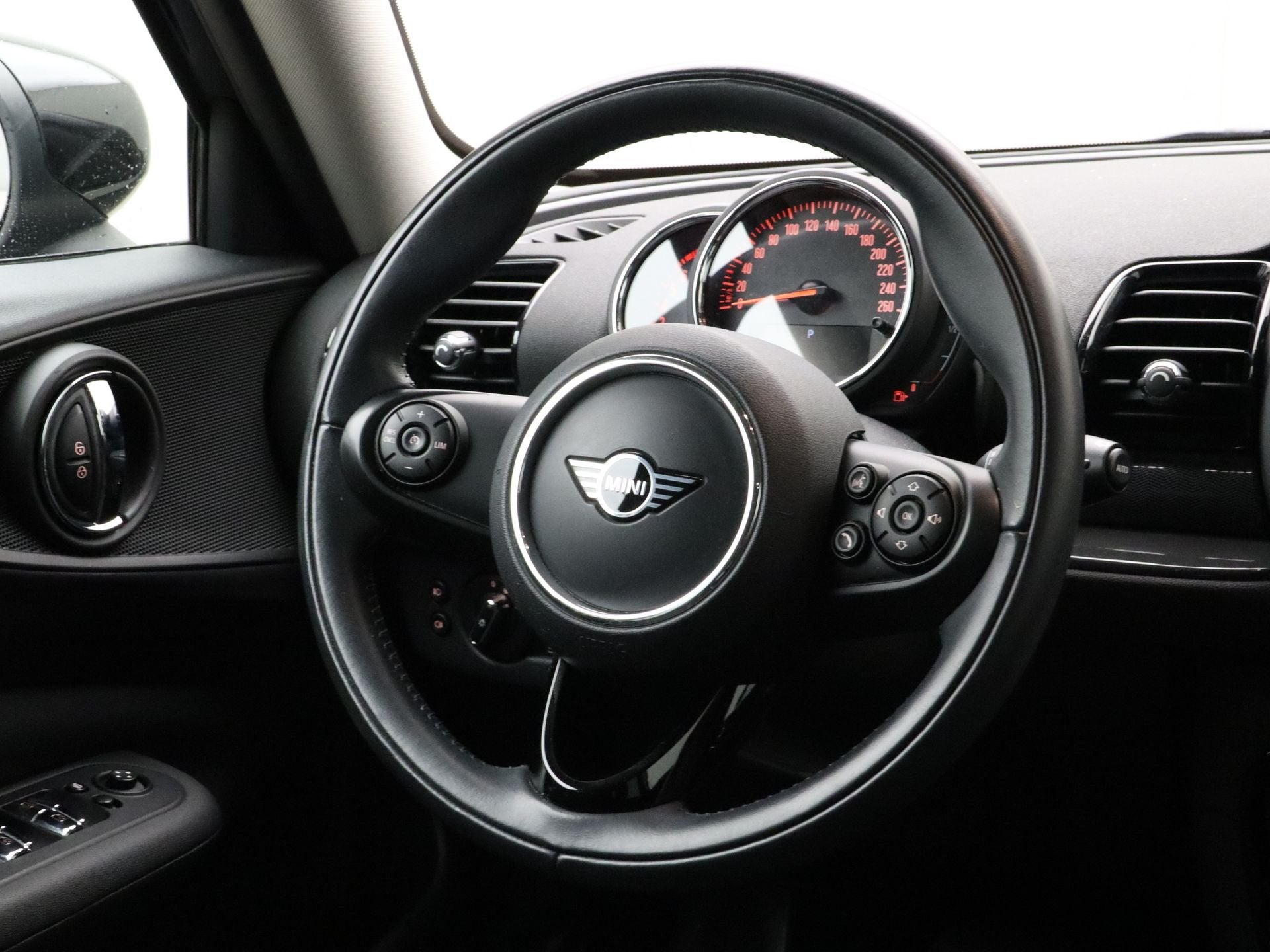 MINI Clubman Cooper Business Edition Aut. (bj 2020), Gebruikt, Met garantie (alle), Zwart, Origineel Nederlands
