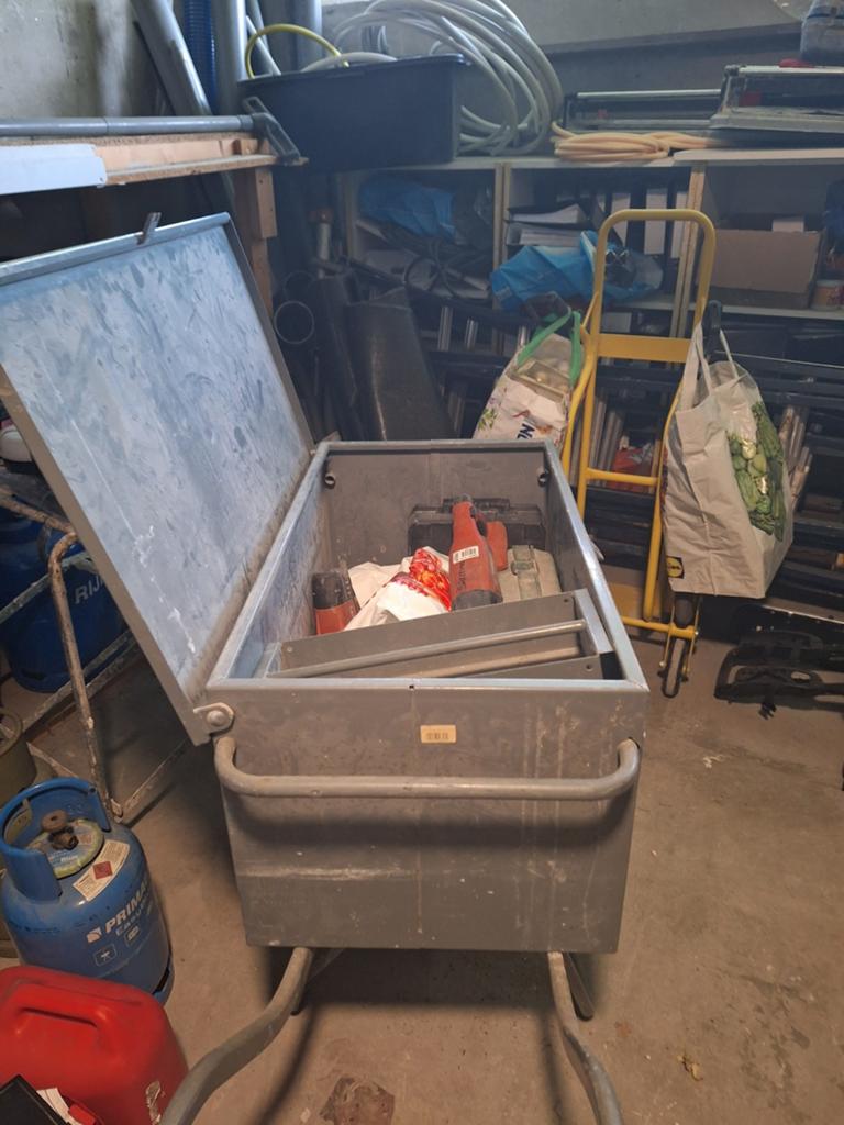 Kruiwagen met gereedschap bak, Tuin en Terras, Kruiwagens, Ophalen of Verzenden, Gebruikt, Handmatig, Tweewielig