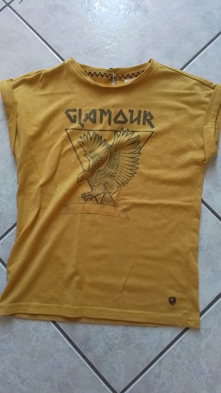 Goudkleurig T-shirt met adelaarprint - Maat 128, Ophalen of Verzenden, Gebruikt, Meisje, Shirt of Longsleeve